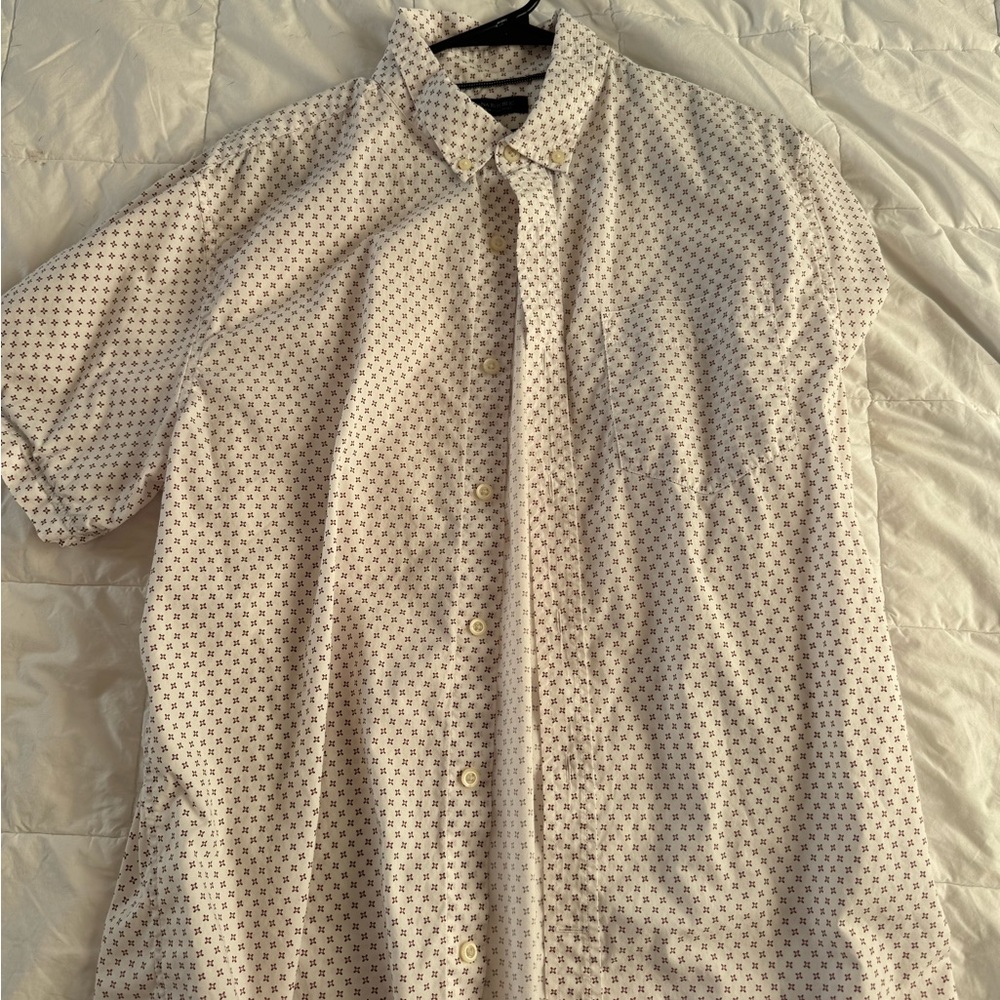 Banana Republic White and Black Patterned Short Sleeve Shirt